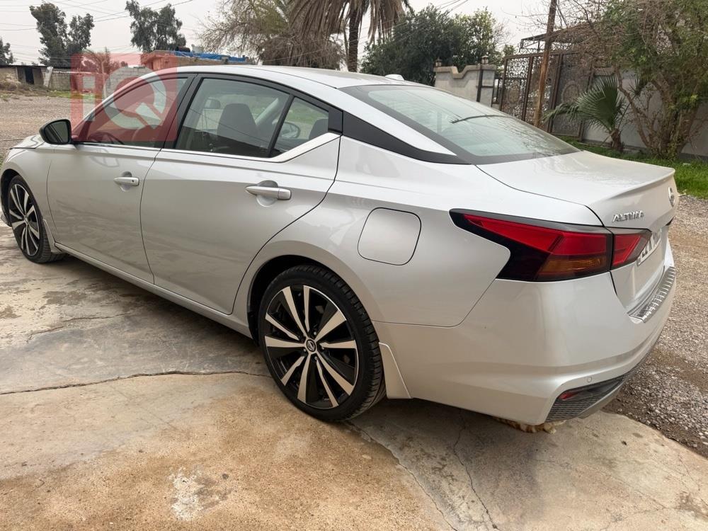 نيسان ألتيما